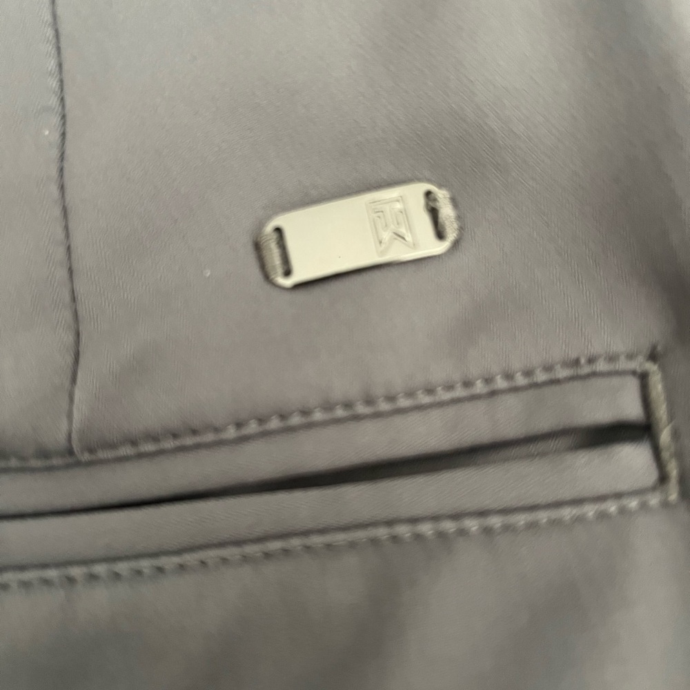 Men’s Gray Nike golf shorts Tiger Woods Collection size 32 - Picture 4 of 4